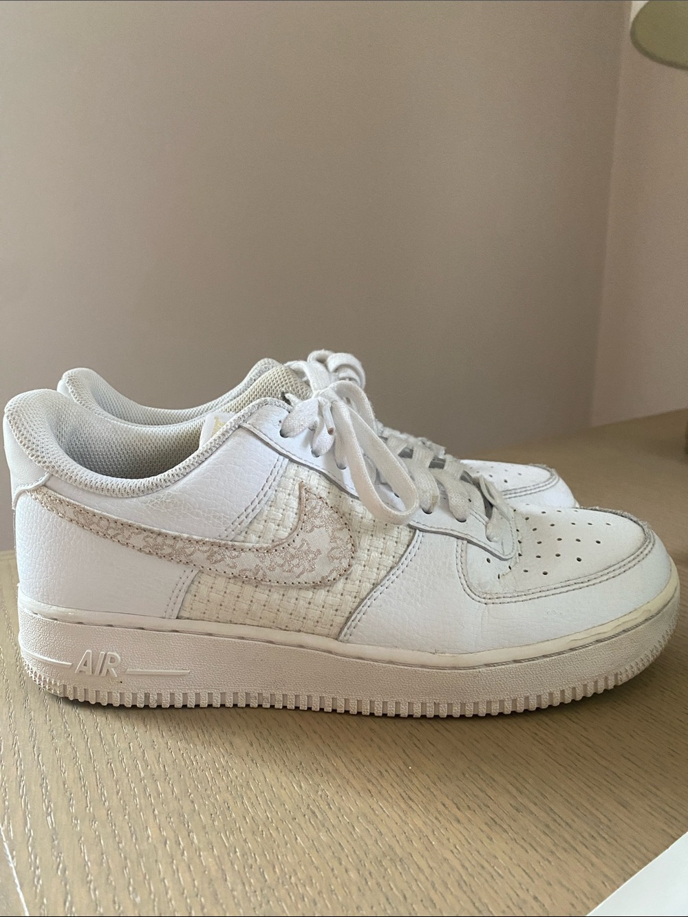 Nike Womens White Low-Top Sneakers with Textured Swoosh